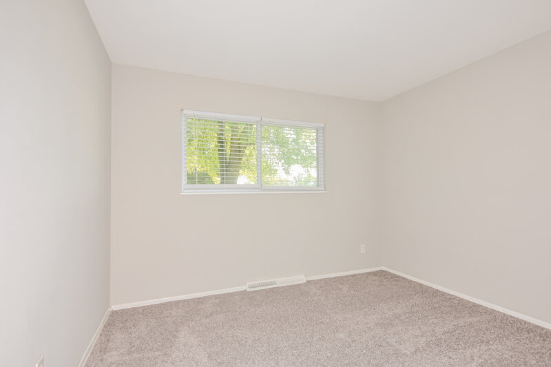 1,350/Mo, 805 Shepley Dr St. Louis, MO 63137 Bedroom View