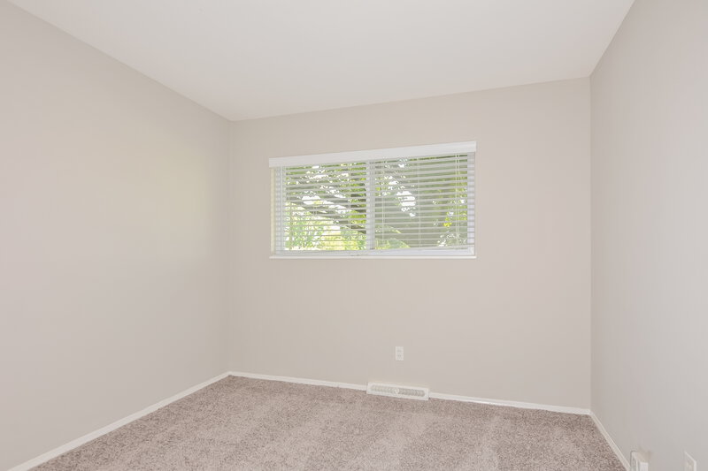 1,350/Mo, 805 Shepley Dr St. Louis, MO 63137 Bedroom View 2