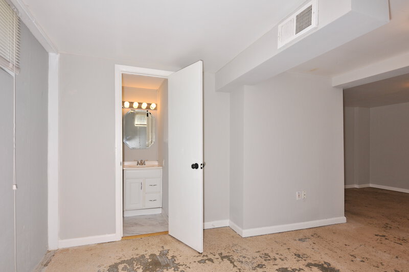 1,350/Mo, 805 Shepley Dr St. Louis, MO 63137 Bedroom View 3