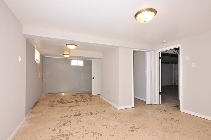 1,350/Mo, 805 Shepley Dr St. Louis, MO 63137 Basement View
