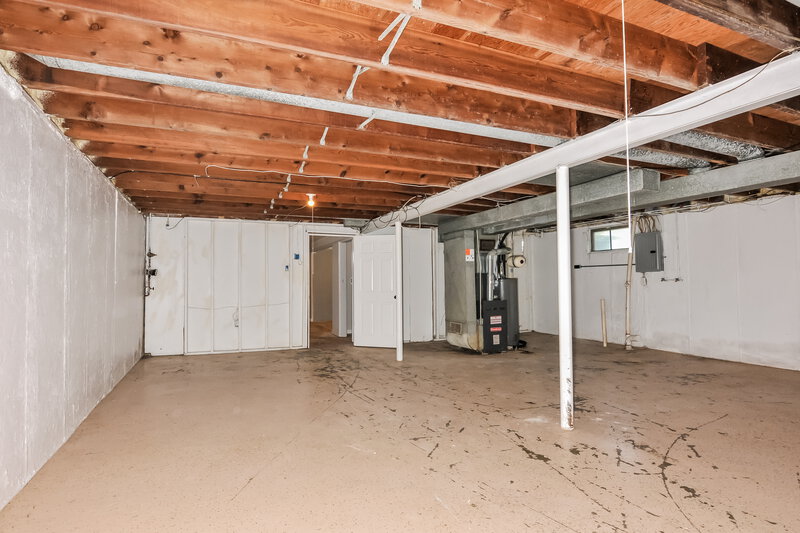 1,350/Mo, 805 Shepley Dr St. Louis, MO 63137 Basement View 2