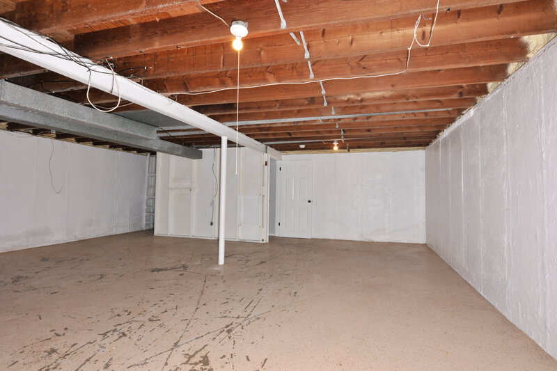 1,350/Mo, 805 Shepley Dr St. Louis, MO 63137 Basement View 3