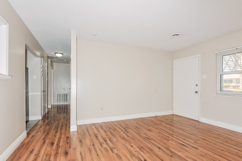 1,640/Mo, 1170 Bluebird Dr Florissant, MO 63031 Living Room View 3
