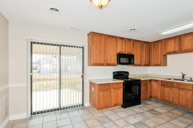 1,640/Mo, 1170 Bluebird Dr Florissant, MO 63031 Kitchen View 3