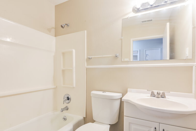 1,640/Mo, 1170 Bluebird Dr Florissant, MO 63031 Bathroom View