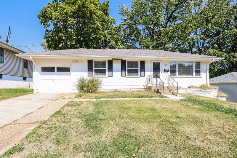 1,315/Mo, 1413 Corinth Dr St. Louis, MO 63137 External View