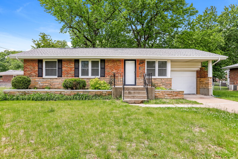 1,455/Mo, 9609 Griffin Dr St. Louis, MO 63137 External View