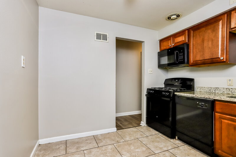 1,455/Mo, 9609 Griffin Dr St. Louis, MO 63137 Kitchen View 2