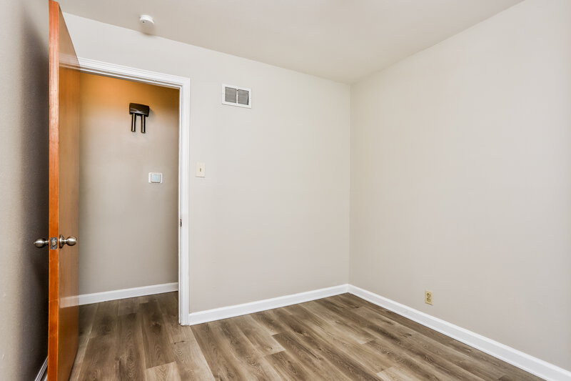 1,455/Mo, 9609 Griffin Dr St. Louis, MO 63137 Bedroom View 2