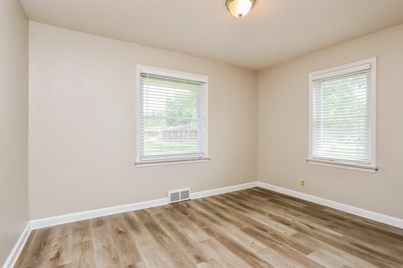 1,455/Mo, 9609 Griffin Dr St. Louis, MO 63137 Bedroom View 4