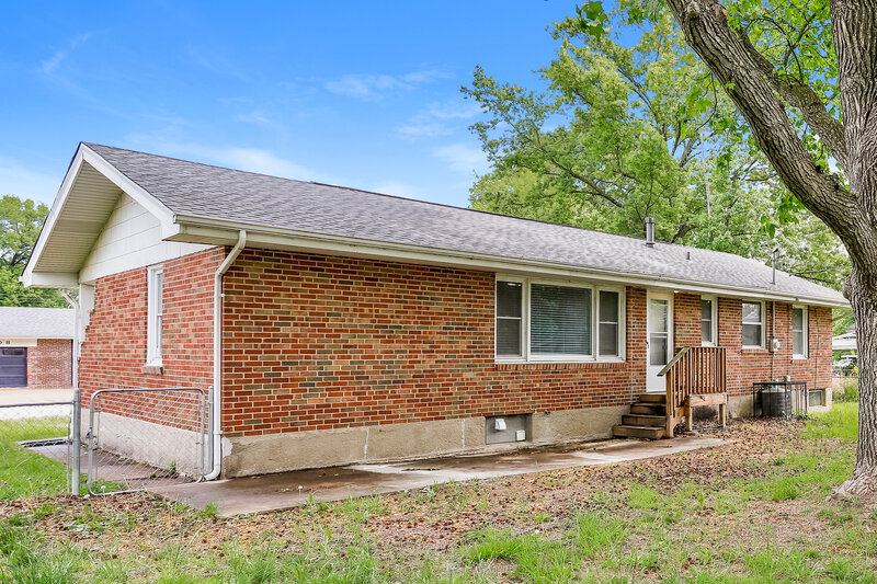1,455/Mo, 9609 Griffin Dr St. Louis, MO 63137 Rear View 2