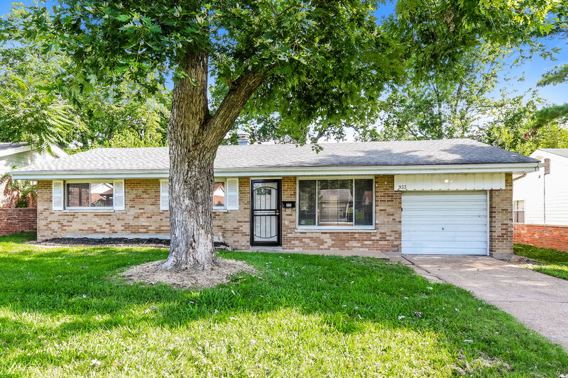1,750/Mo, 933 Lebon Dr St. Louis, MO 63137 External View