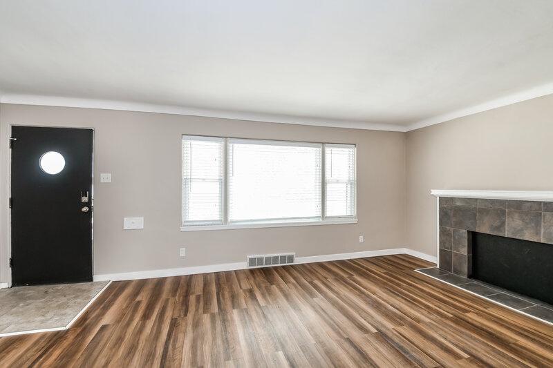 1,845/Mo, 25 Claire Dr Florissant, MO 63031 Living Room View 2