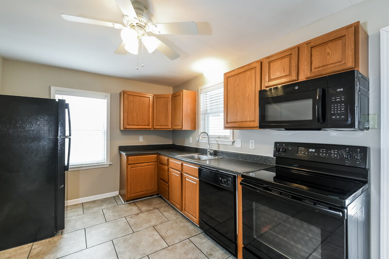 1,845/Mo, 25 Claire Dr Florissant, MO 63031 Kitchen View