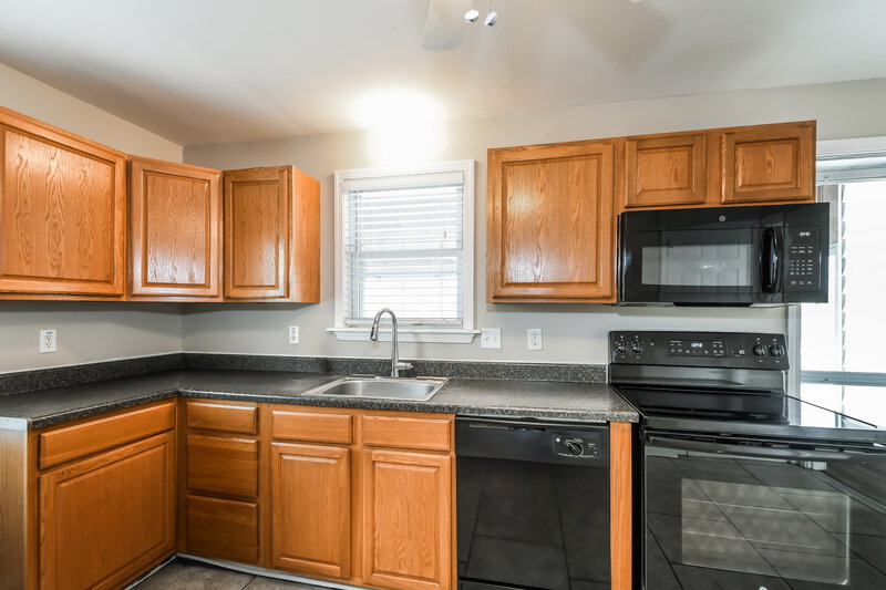 1,845/Mo, 25 Claire Dr Florissant, MO 63031 Kitchen View 2