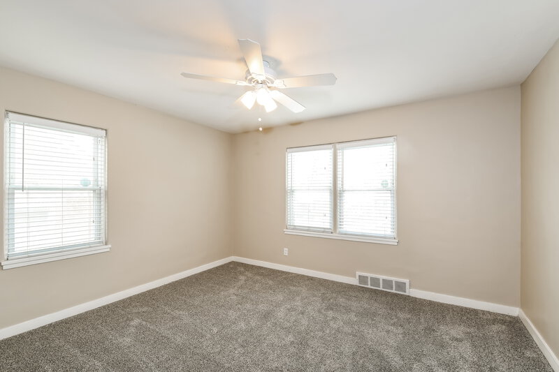 1,845/Mo, 25 Claire Dr Florissant, MO 63031 Main Bedroom View