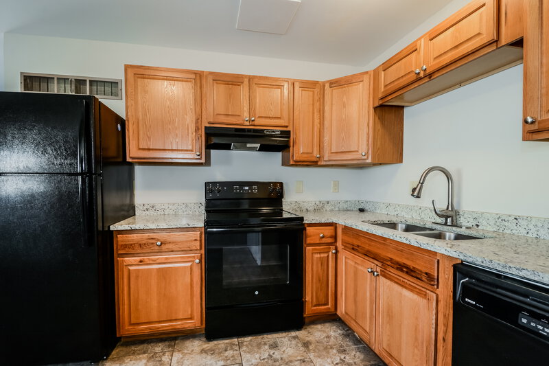1,525/Mo, 45 Jamestown Dr St Peters, MO 63376 Kitchen View 2