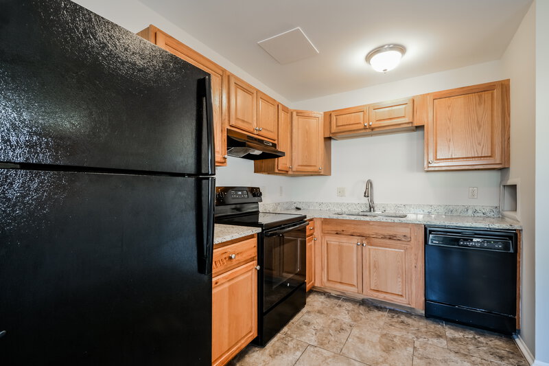 1,525/Mo, 45 Jamestown Dr St Peters, MO 63376 Kitchen View 3