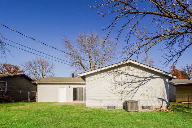 1,525/Mo, 45 Jamestown Dr St Peters, MO 63376 Rear View 3