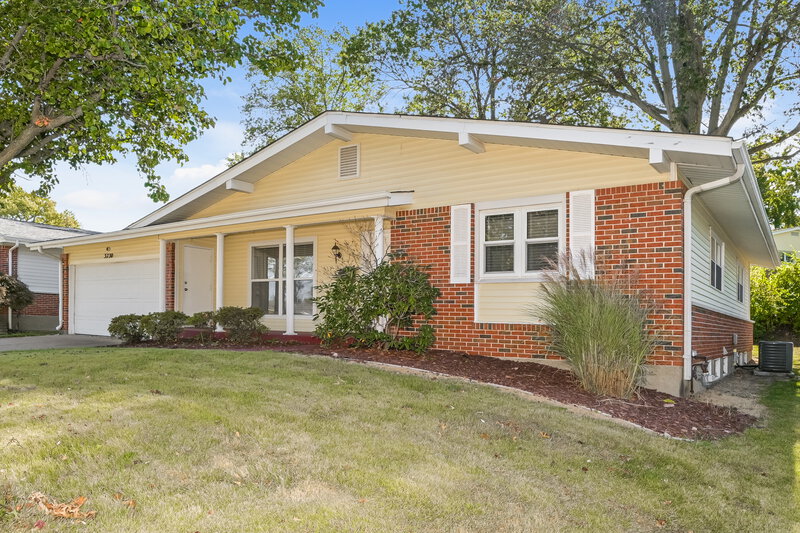 1,745/Mo, 3730 Helmkampf Dr Florissant, MO 63033 Front View