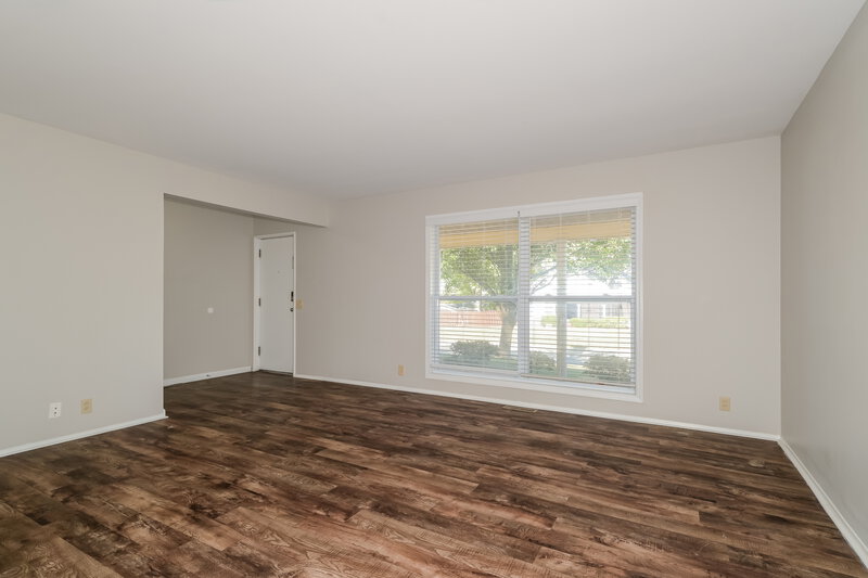 1,745/Mo, 3730 Helmkampf Dr Florissant, MO 63033 Living Room View