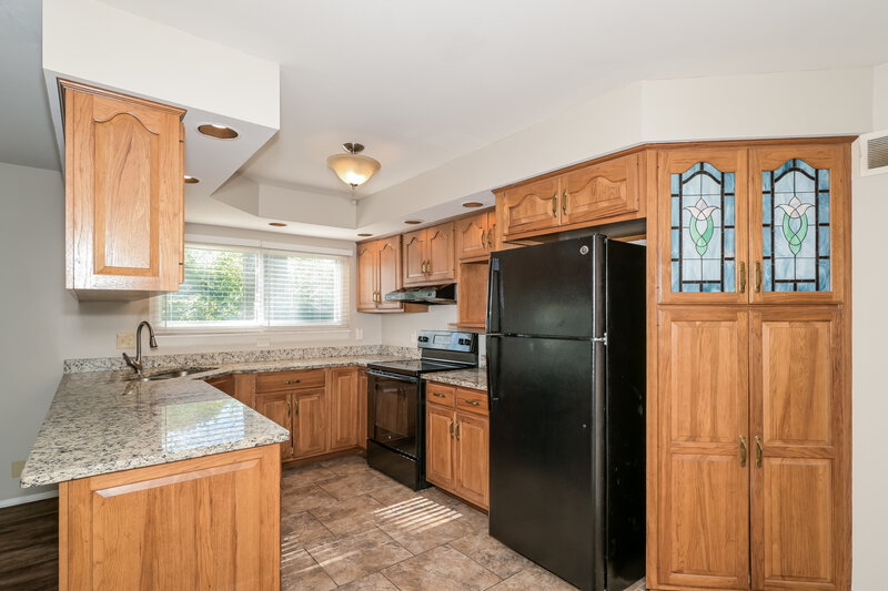 1,745/Mo, 3730 Helmkampf Dr Florissant, MO 63033 Kitchen View