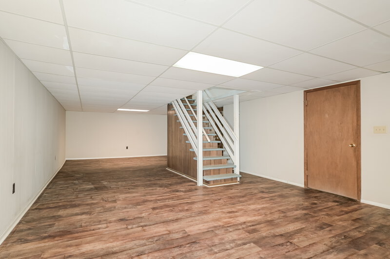 1,745/Mo, 3730 Helmkampf Dr Florissant, MO 63033 Basement View
