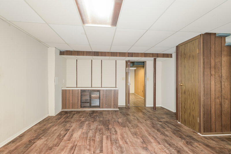 1,745/Mo, 3730 Helmkampf Dr Florissant, MO 63033 Basement View 2