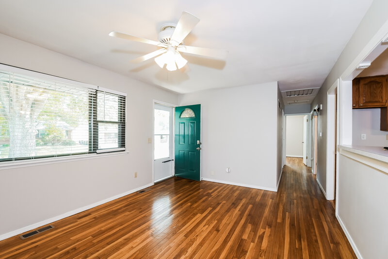 1,445/Mo, 7377 Tannoia Dr Hazelwood, MO 63042 Living Room View