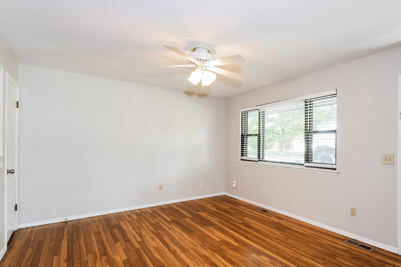 1,445/Mo, 7377 Tannoia Dr Hazelwood, MO 63042 Living Room View 2