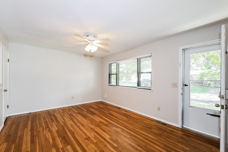 1,445/Mo, 7377 Tannoia Dr Hazelwood, MO 63042 Living Room View 3