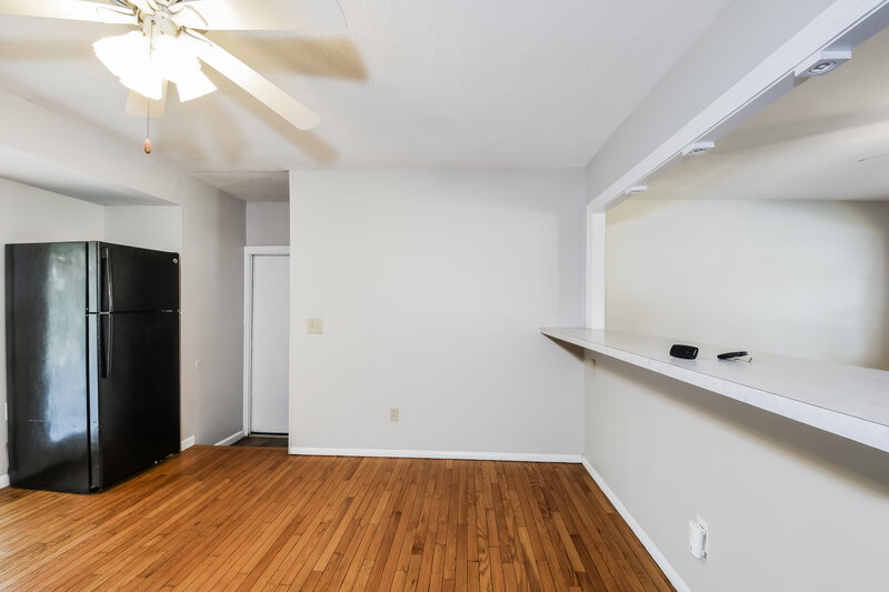 1,445/Mo, 7377 Tannoia Dr Hazelwood, MO 63042 Dining Room View