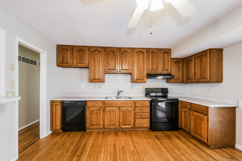 1,445/Mo, 7377 Tannoia Dr Hazelwood, MO 63042 Kitchen View