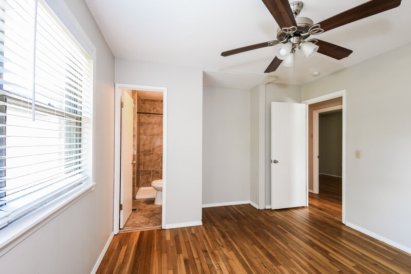 1,445/Mo, 7377 Tannoia Dr Hazelwood, MO 63042 Main Bedroom View