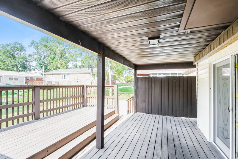 1,445/Mo, 7377 Tannoia Dr Hazelwood, MO 63042 Deck View