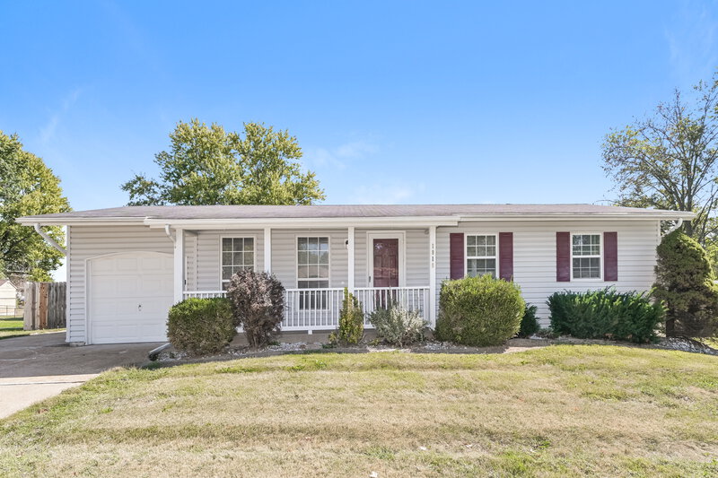 1,610/Mo, 1010 Dewayne Dr Florissant, MO 63031 External View