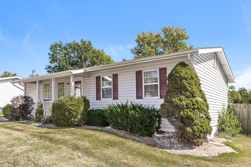 1,610/Mo, 1010 Dewayne Dr Florissant, MO 63031 Front View