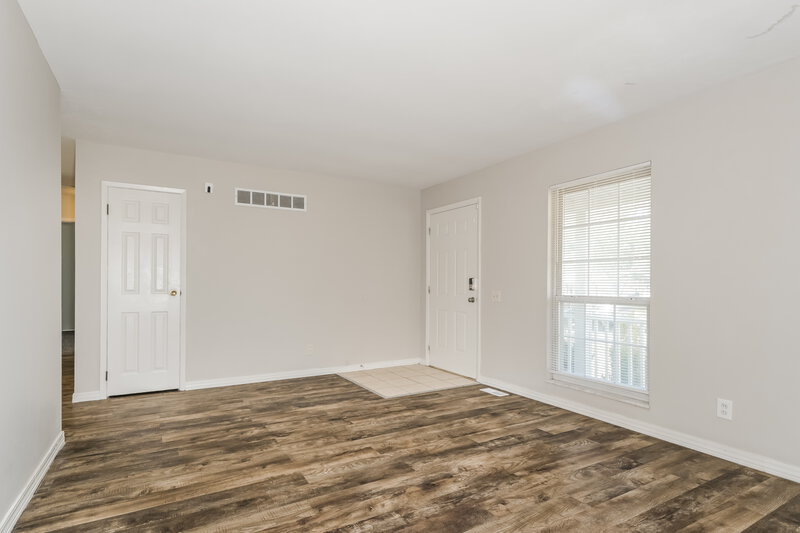 1,610/Mo, 1010 Dewayne Dr Florissant, MO 63031 Living Room View 2