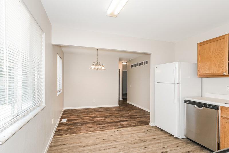 1,610/Mo, 1010 Dewayne Dr Florissant, MO 63031 Dining Room View