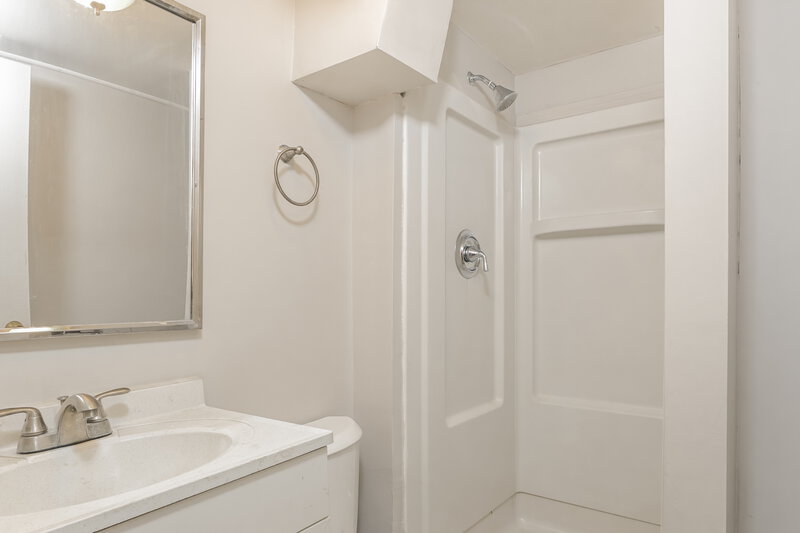 1,610/Mo, 1010 Dewayne Dr Florissant, MO 63031 Bathroom View 2