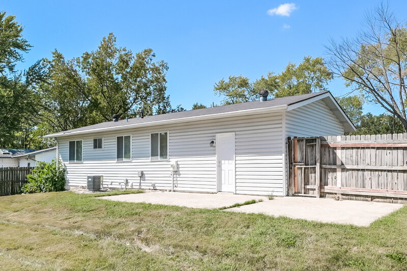 1,610/Mo, 1010 Dewayne Dr Florissant, MO 63031 Rear View