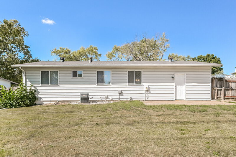 1,610/Mo, 1010 Dewayne Dr Florissant, MO 63031 Rear View 2