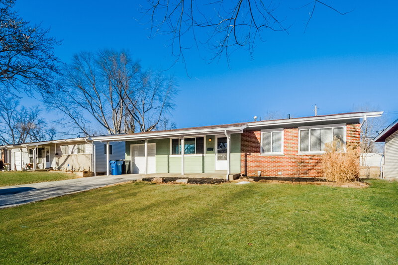1,800/Mo, 819 Lynn Haven Ln Hazelwood, MO 63042 Front View 2