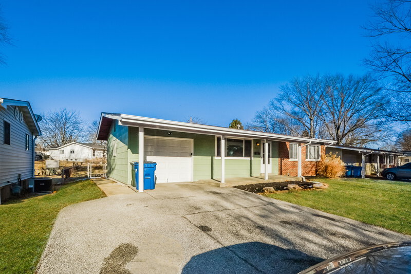 1,800/Mo, 819 Lynn Haven Ln Hazelwood, MO 63042 Front View 4