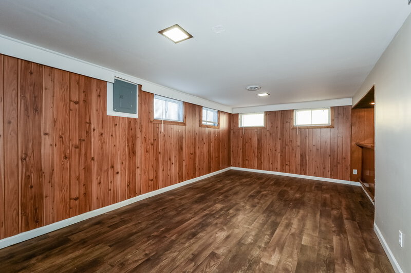 1,800/Mo, 819 Lynn Haven Ln Hazelwood, MO 63042 Family Room View