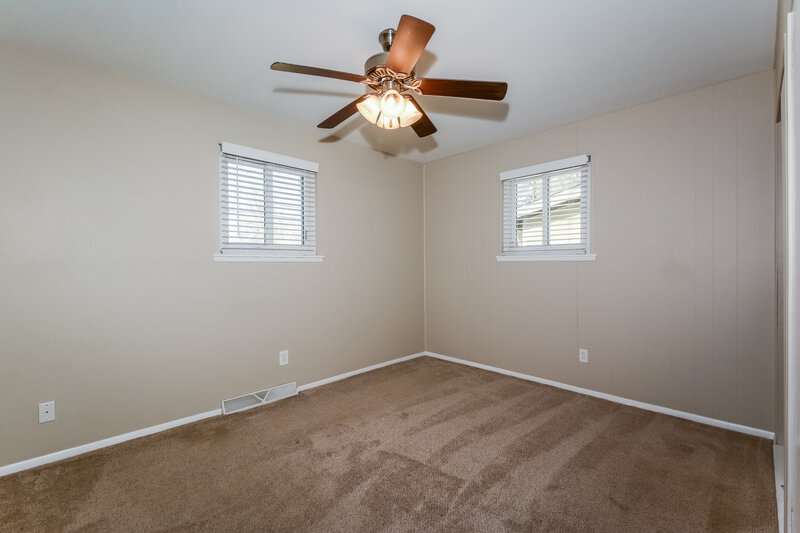1,800/Mo, 819 Lynn Haven Ln Hazelwood, MO 63042 Main Bedroom View