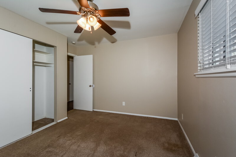 1,800/Mo, 819 Lynn Haven Ln Hazelwood, MO 63042 Main Bedroom View 2