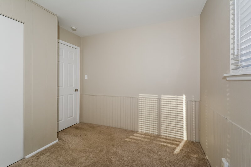 1,800/Mo, 819 Lynn Haven Ln Hazelwood, MO 63042 Bedroom View 2