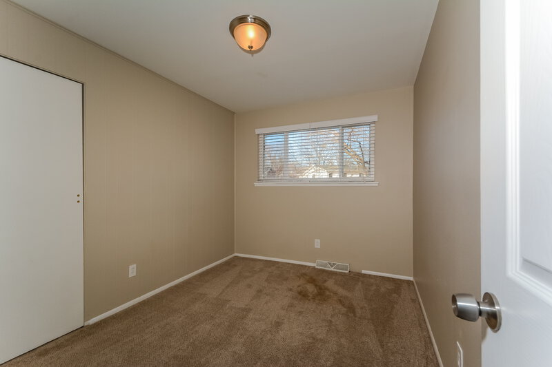 1,800/Mo, 819 Lynn Haven Ln Hazelwood, MO 63042 Bedroom View 3