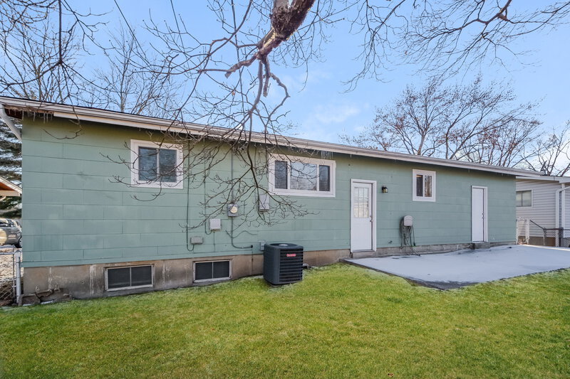 1,800/Mo, 819 Lynn Haven Ln Hazelwood, MO 63042 Rear View 2